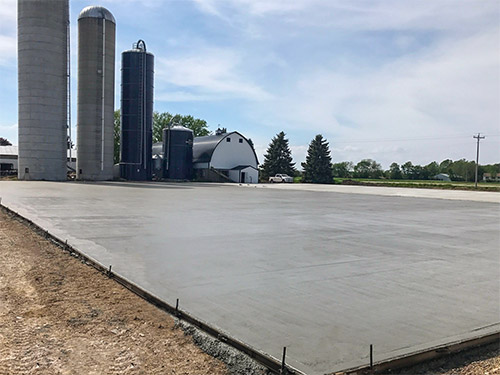 concrete-feed-slab-dairy-farm-ksi-construction-wisconsin